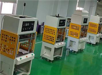 德信自动化塑料制品热压机设备特点及焊接原理？